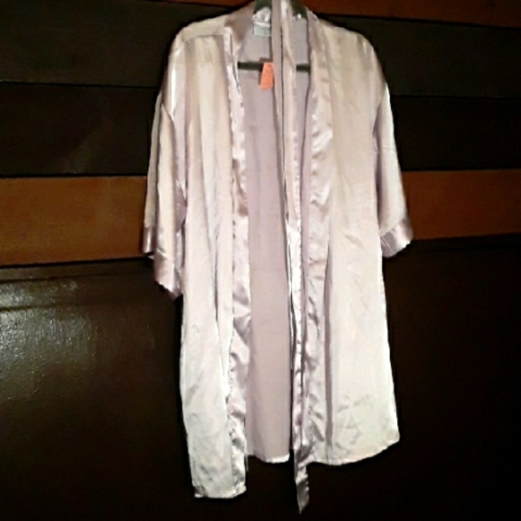 TURQUAZ Small lilac Colored Satin Gorgeous Robe With Belt & Pockets - Picture 1 of 12